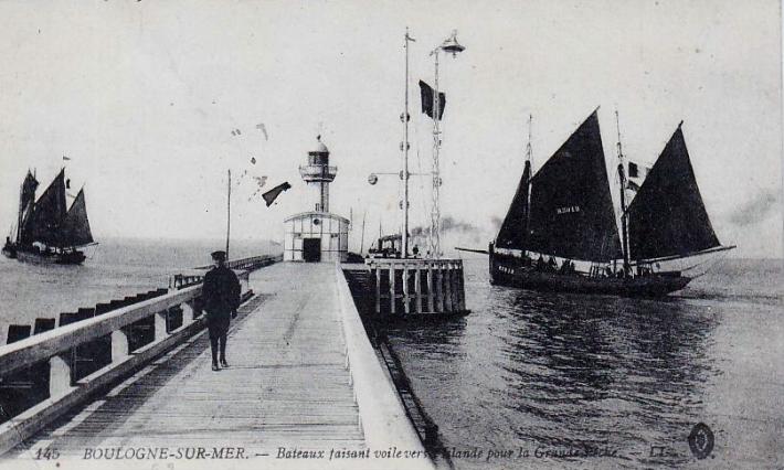 boulogne-bateaux-faisant-voile-vers-islande.jpg