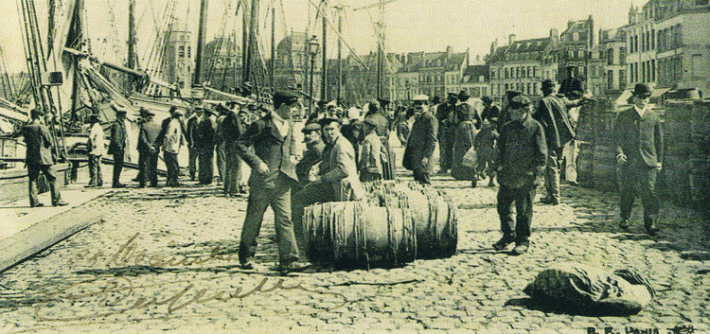 dunkerque-sur-le-port-scene-de-quai.gif