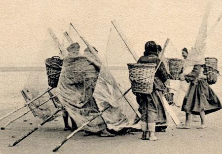 berck-pecheuses-de-crevettes-ancien-vieux-mer-plage-pêche.jpg