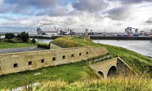 calais-fort-risban-vue-sur-le-port-et-le-traffic-transmanche-herve-tavernier-calais-1.jpg