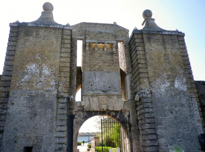 calais-la-porte-de-neptune-a-la-citadelle.jpg