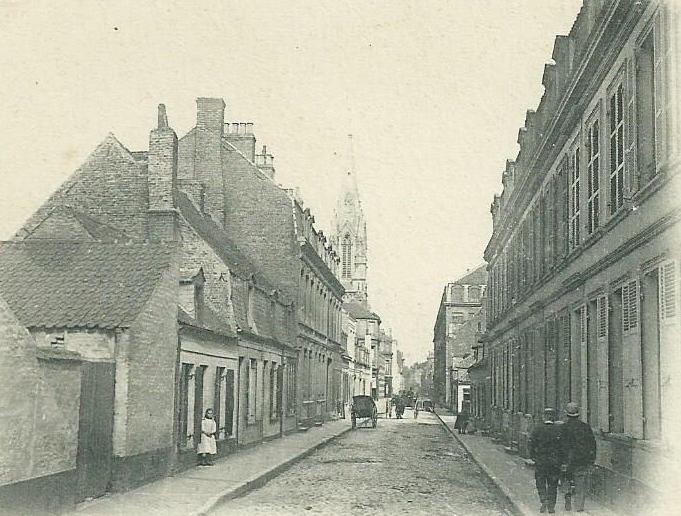 calais-la-rue-de-l-eglise-du-sacre-coeur.jpg