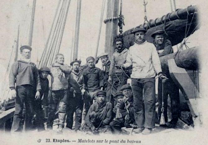 etaples-matelots-sur-le-pont-d-un-bateau.jpg