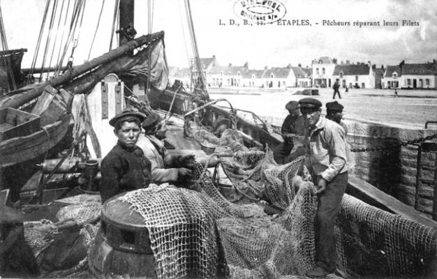 etaples-pecheurs-reparant-leurs-filets-herve-tavernier-calais.jpg