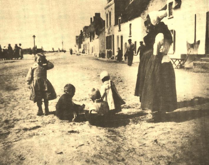 Etaples enfants dans la rue