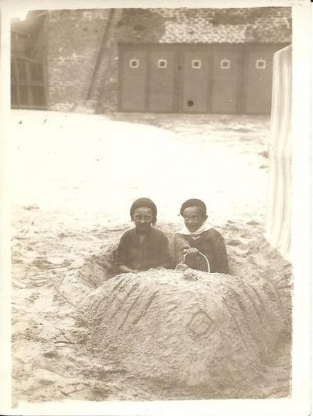 le-portel-enfants-jouant-sur-la-plage.jpg