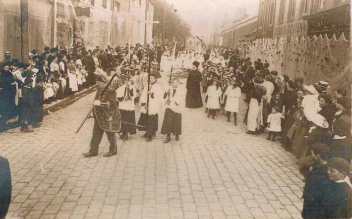 le-portel-procession-filets-de-peche.jpg